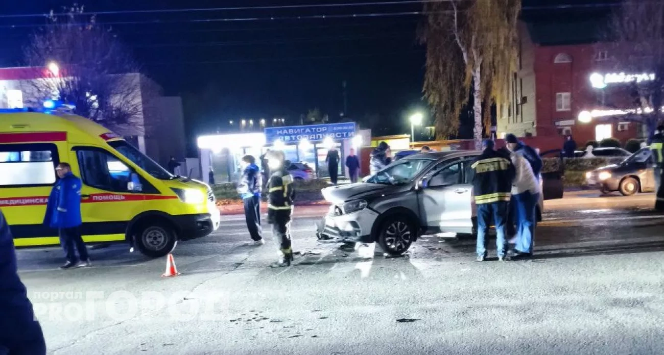 Серьёзное ДТП и авария легковушки в Новочебоксарске: главные новости за 15 октября