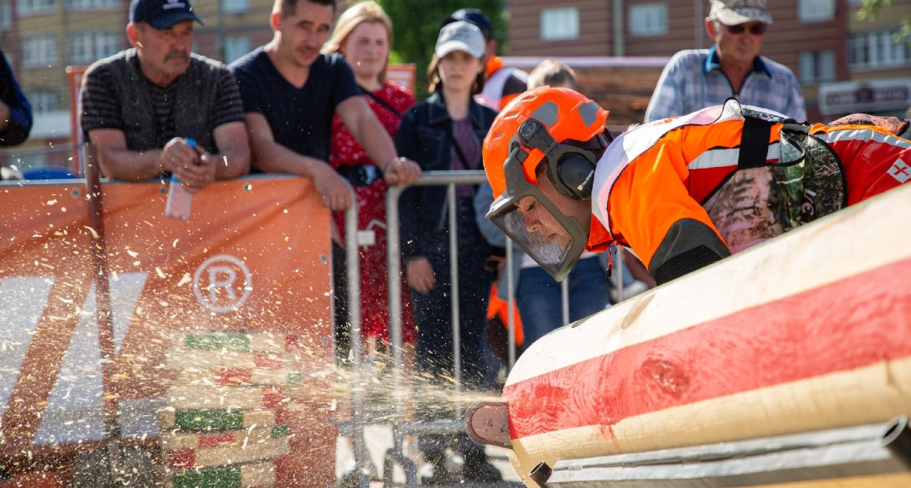 Мать пятерых детей из Заволжья стала лучшей женщиной-лесорубом России