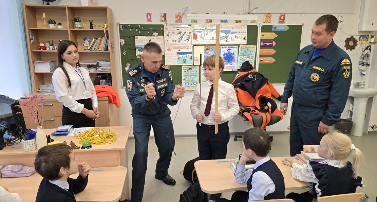 В школах снова начались занятия для детей по безопасному поведению около воды