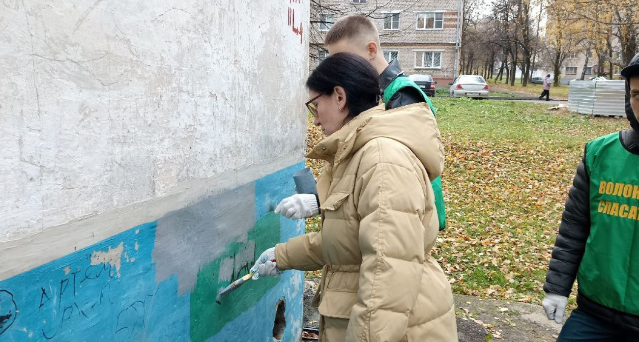 Студентов из Новочебоксарска повели очищать улицы от рекламы наркотиков