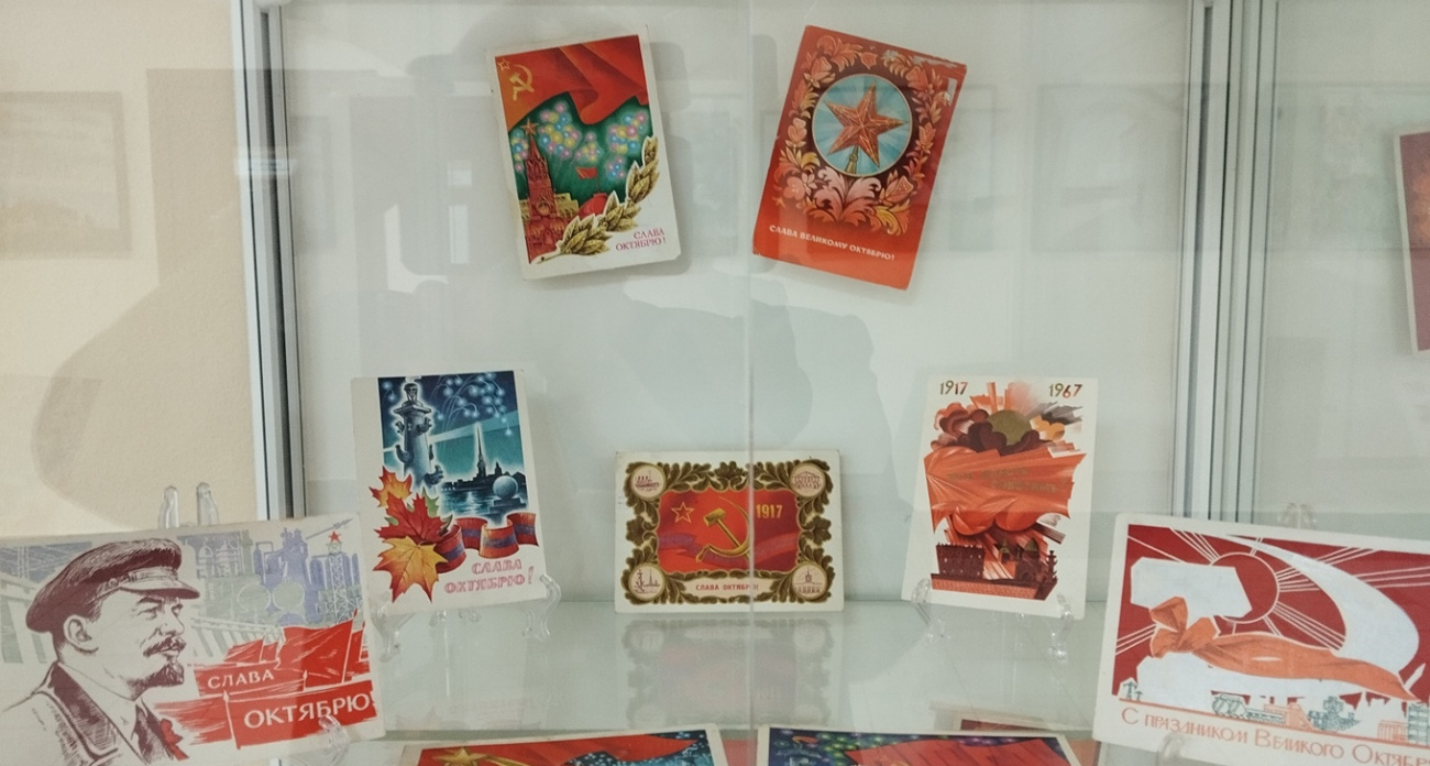 В Новочебоксарске открывается выставка открыток, посвященных забытому советскому празднику