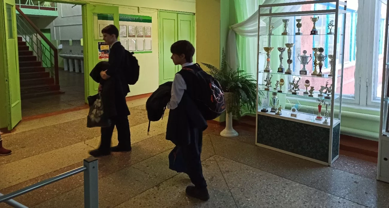 12 лет за партой: почему учителя довольны, а родители считают дни до выпуска