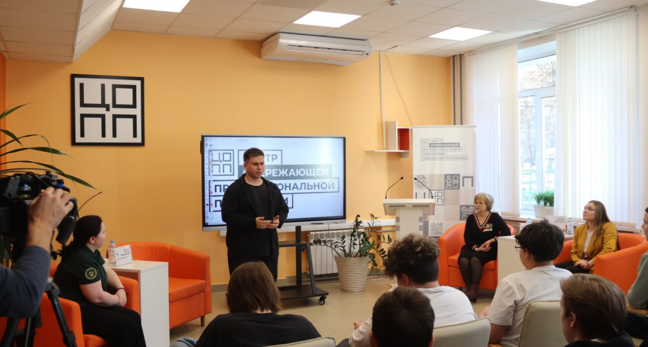 Новочебоксарским студентам рассказали, как волонтеры помогают участникам СВО и их семьям