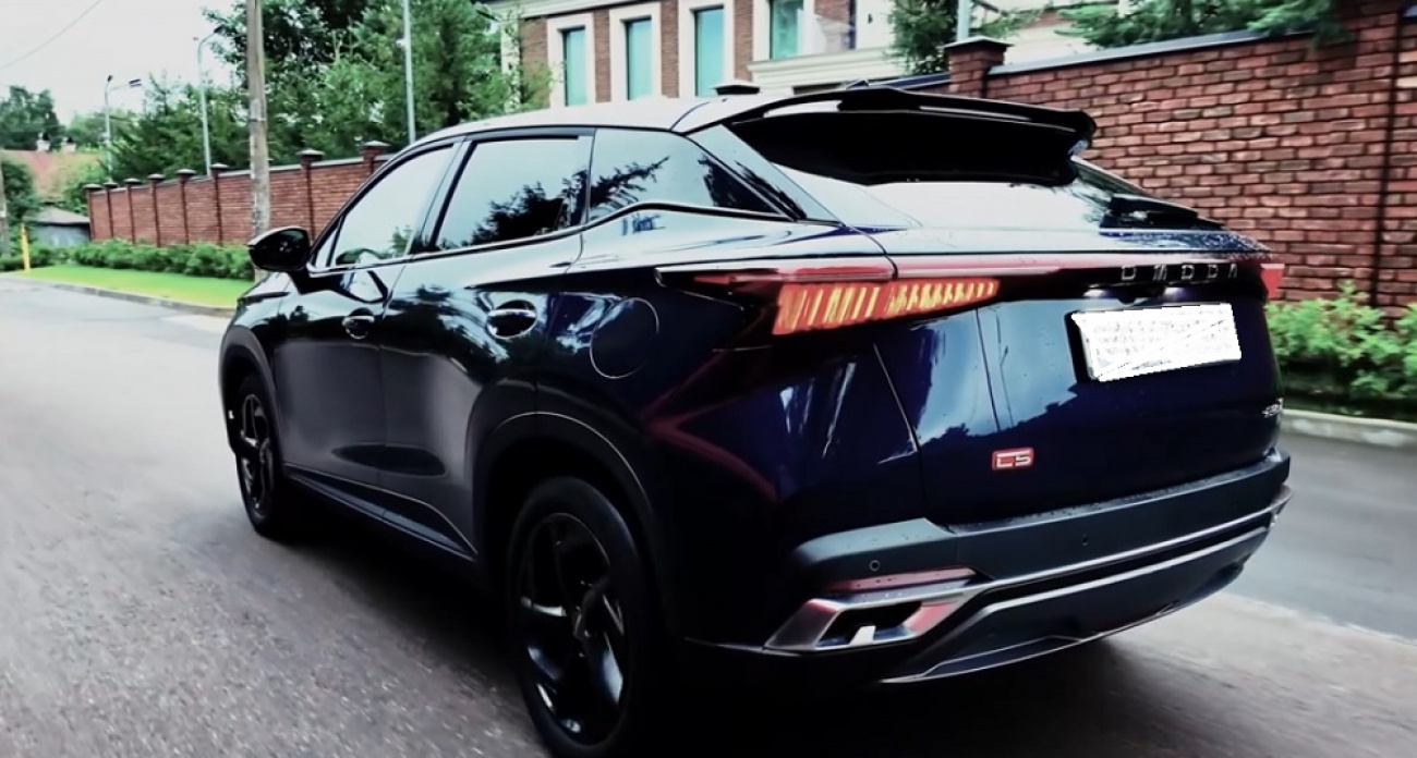 Взял китайскую Omoda, а сосед - старый Lexus. Через 12 месяцев стало ясно, кто из нас ошибся с машиной