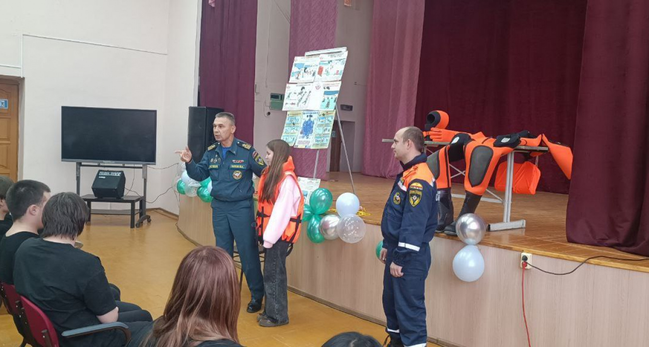 В Новочебоксарске о правилах поведения у воды рассказывают и школьникам, и студентам