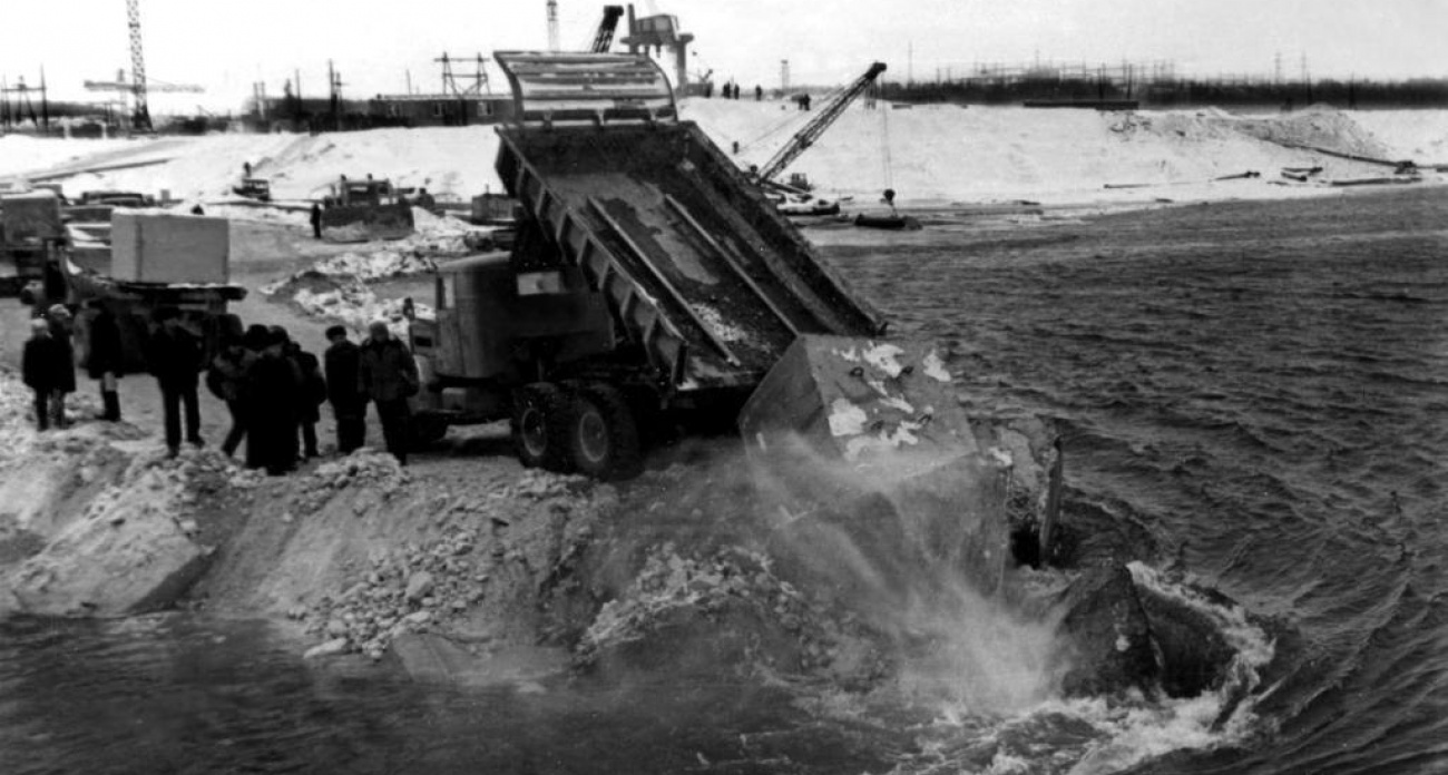 В этот день 45 лет назад рядом с Новочебоксарском началось перекрытие Волги для строительства ГЭС