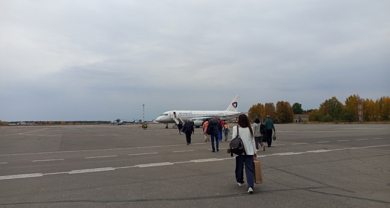 Бортпроводница объяснила, какая одежда и обувь может стать проблемой во время полета