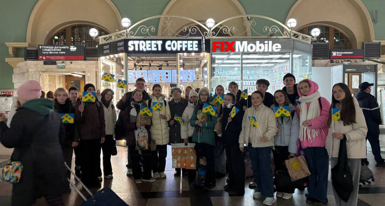 Школьники из Новочебоксарска поехали в Москву на экскурсию и случайно встретились со своей учительницей