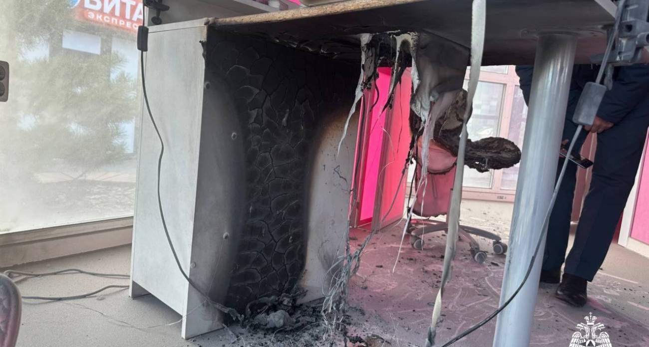 В Новочебоксарске сгорел салон красоты: прохожий пришел на помощь