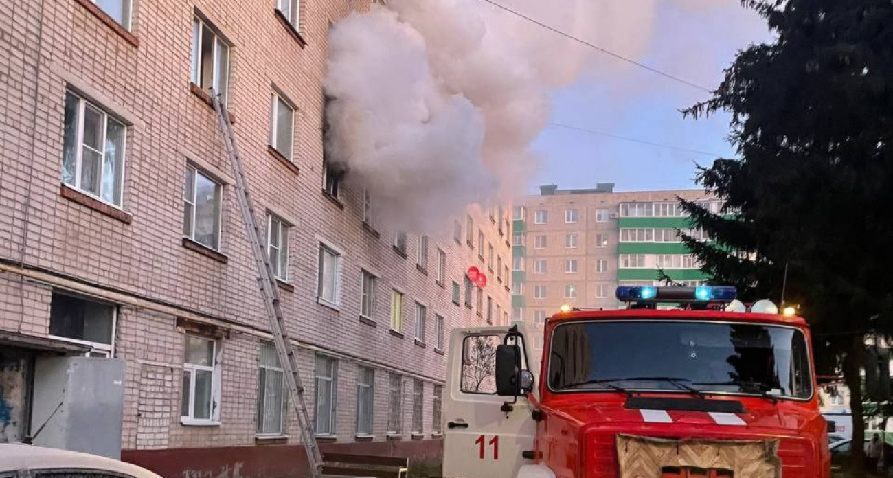 Пожар на Советской в Новочебоксарске произошел из-за перегрузки электросети: из квартиры эвакуировали ребенка