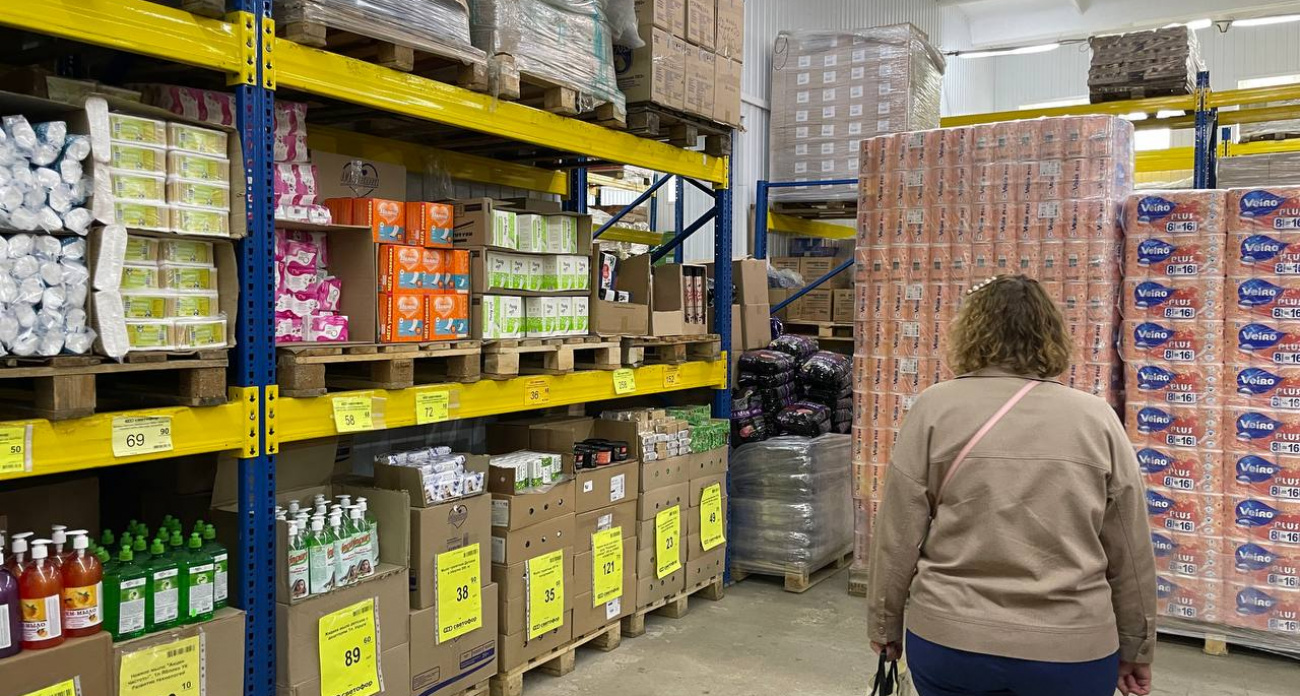 Не ожидала такого ассортимента в Светофоре: зимние сапоги за 772 р, ковры по 876 и удобрения за 62 р - показываю все находки с ценами