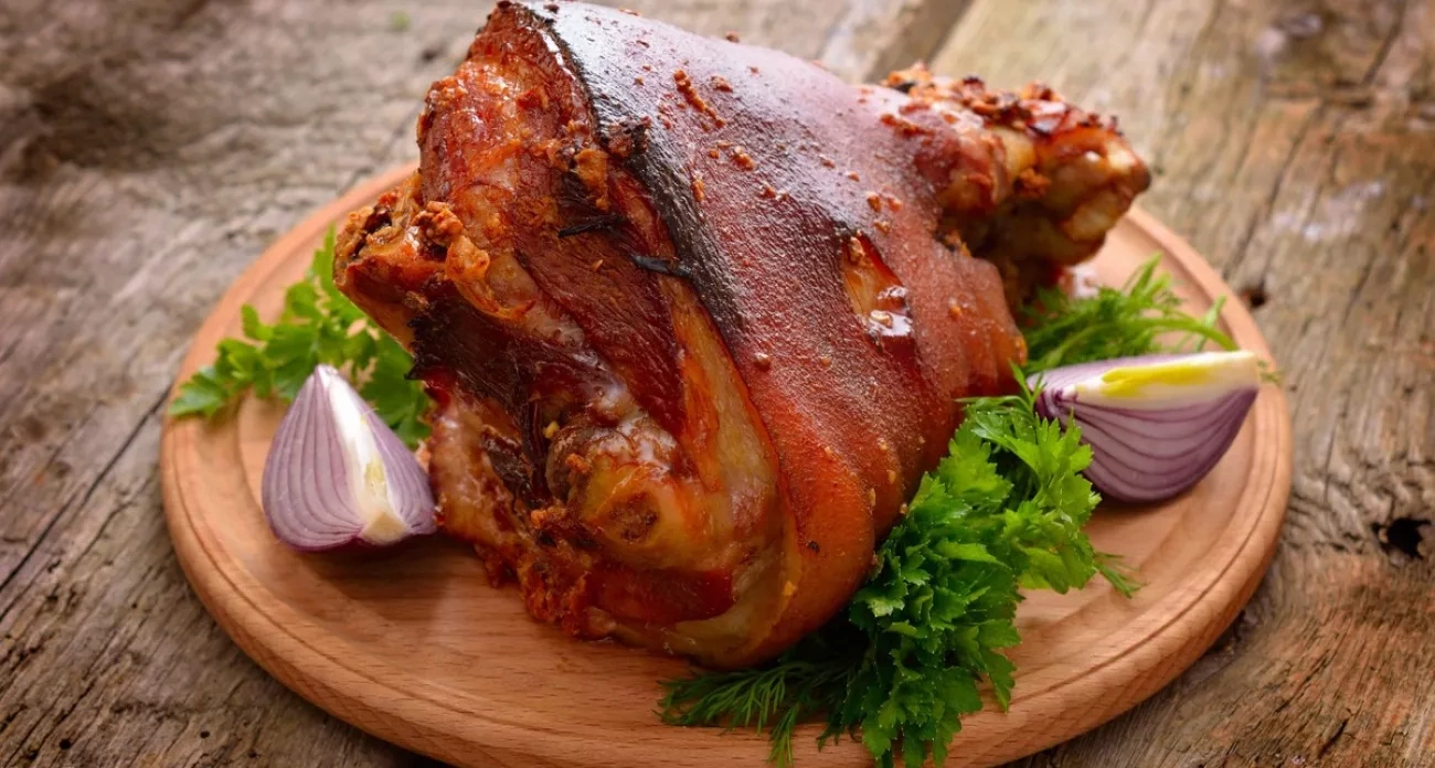 Ирландская рулька на собственной кухне: хрустящая корочка и тающее в во рту мясо