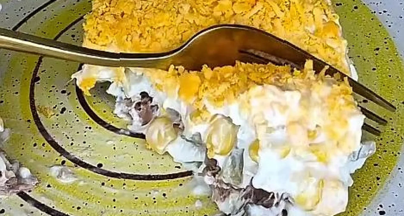 Забудьте о приевшейся Мимозе с крабовыми палочками: к празднику делаю салат Золотая грива - гости сметают первым