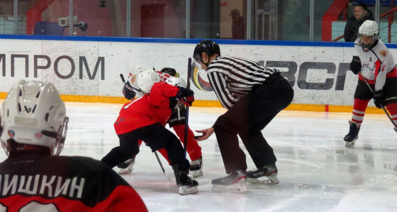 Юные хоккеисты из Новочебоксарска провели серию игр с соперниками из соседних регионов