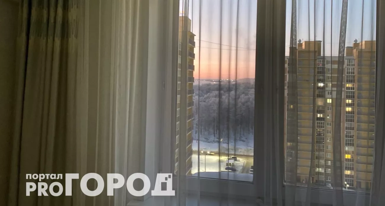 Положила это на подоконник в октябре — счета за отопление упали в три раза, а в комнатах стало как в июле