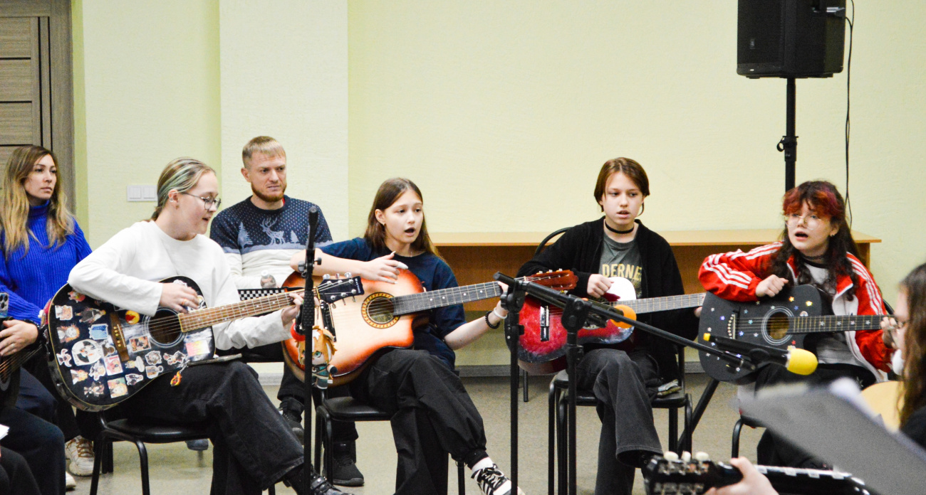 Юные музыканты из Новочебоксарска провели квартирник: от советских песен до Басты