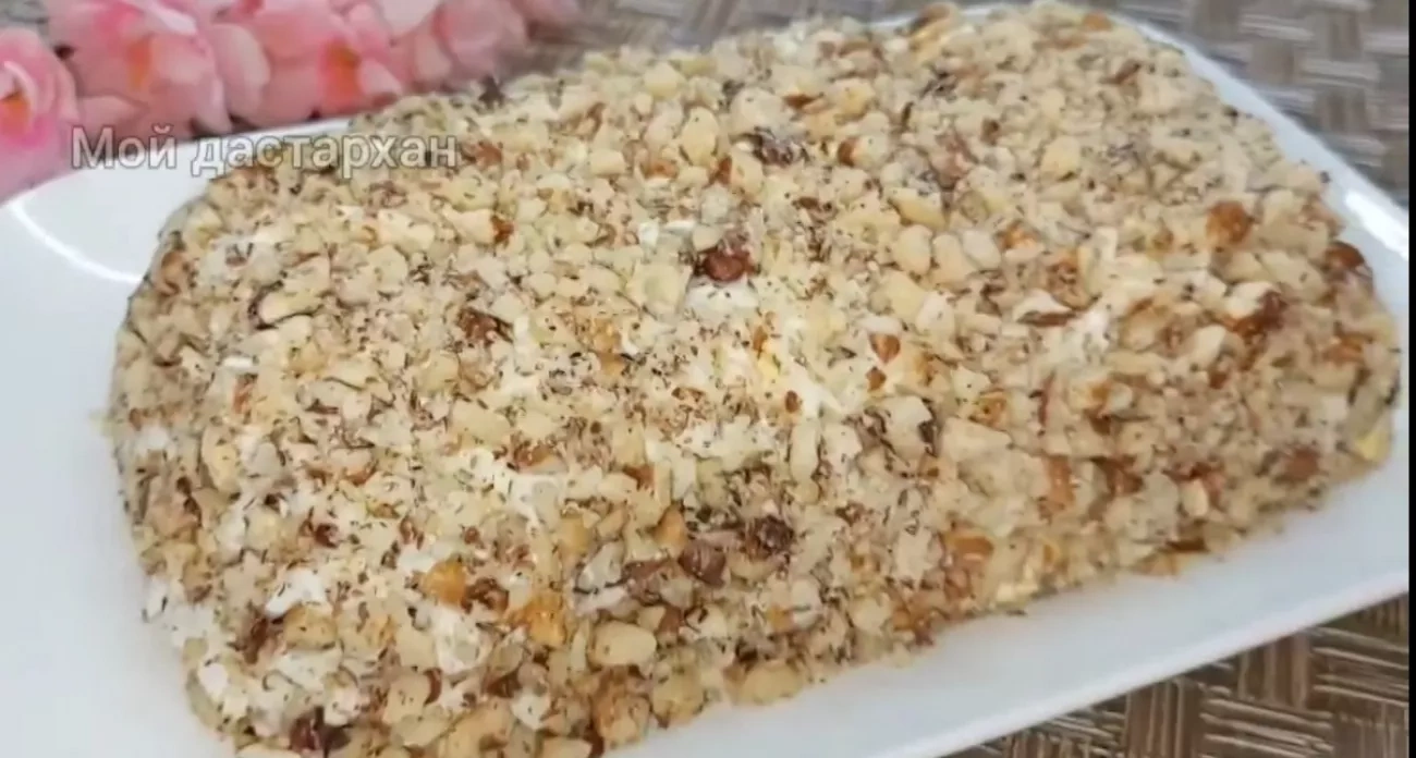 Роскошный салат Конь-огонь на замену приевшимся Оливье и Селёдке под шубой: простые ингредиенты, яркий вкус