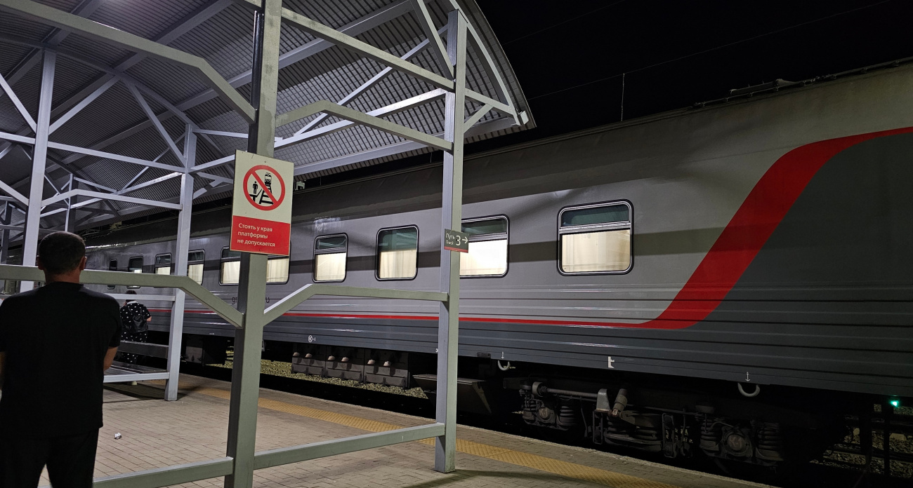 Проводница РЖД рассказала, что творится за занавесками плацкарта по ночам и почему пассажиры теряют вещи каждый рейс