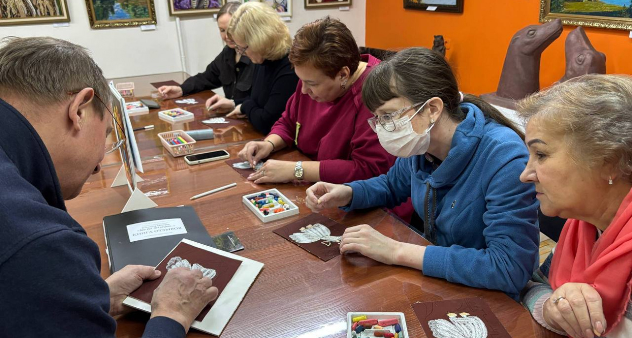 В Новочебоксарске прошел мастер-класс по рисованию от мастера