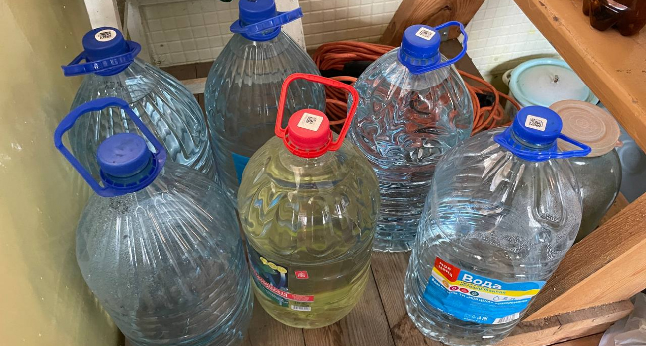 Пятилитровые бутылки из пластика — главное сокровище хозяйки: простой способ навести идеальный порядок в квартире