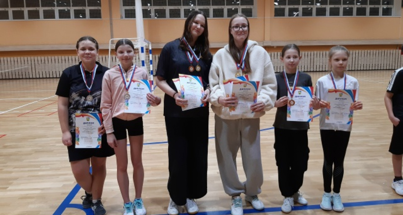 В Новочебоксарске прошел предновогодний турнир по бадминтону