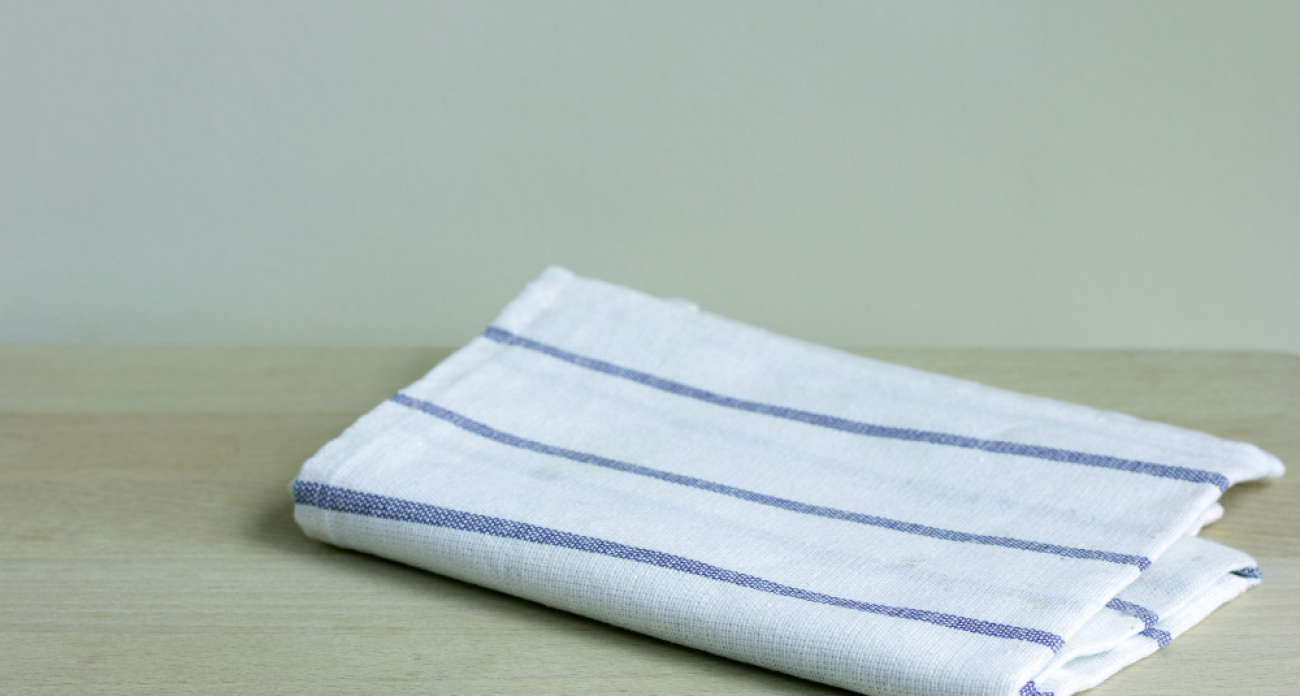 Полотенца на кухне потеряли мягкость и приобрели неприятный запах: простые способы восстановить их свежесть домашними методами