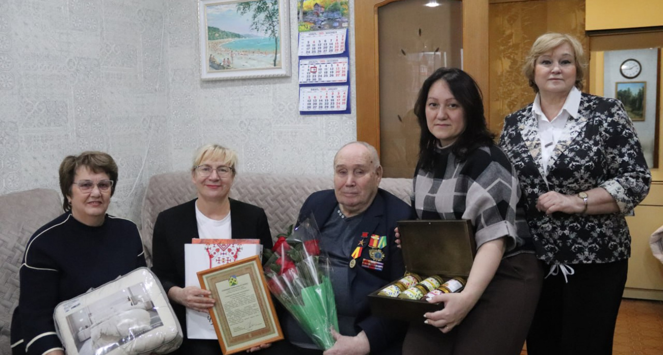 В Новочебоксарске поздравили героев труда, всю жизнь проработавших на благо города