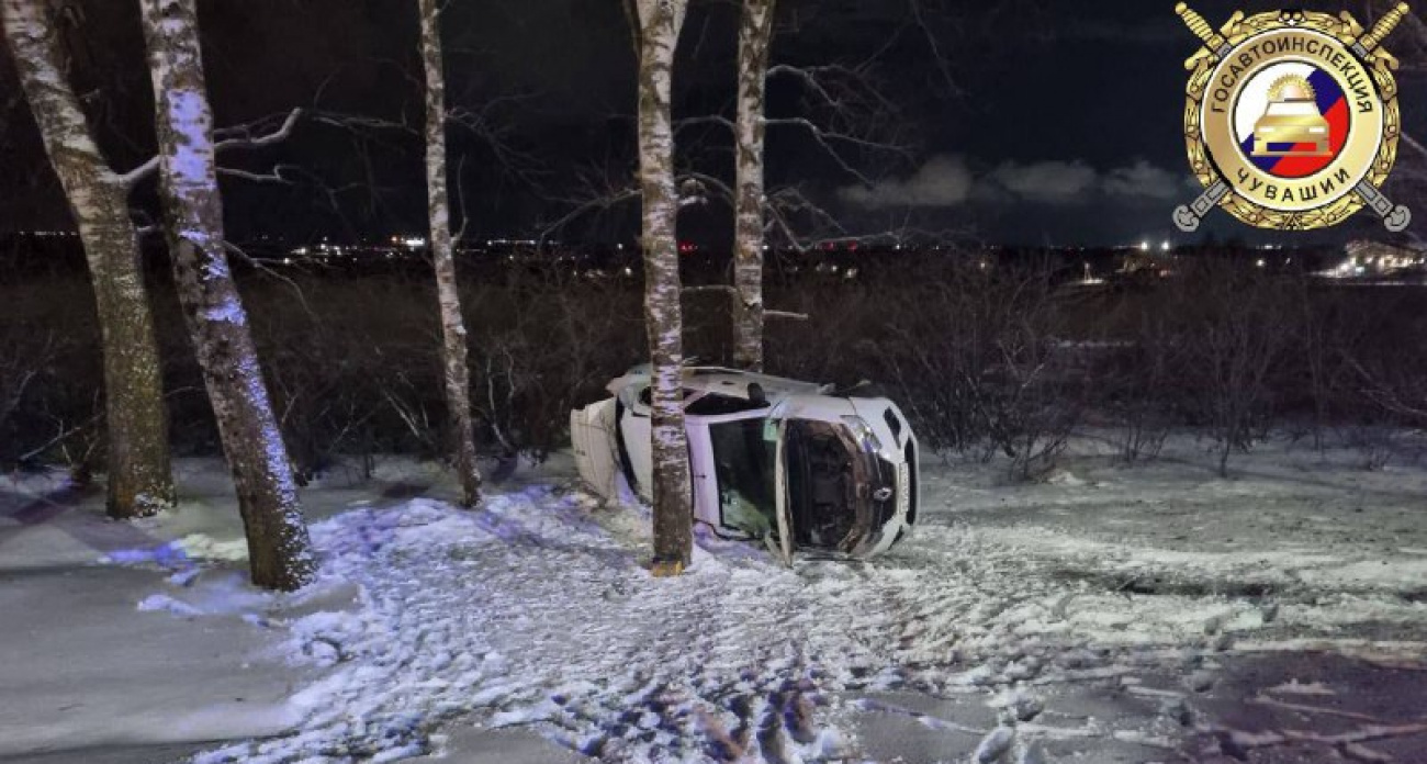 Автомобиль перевернулся в кювет под Чебоксарами, пострадала школьница