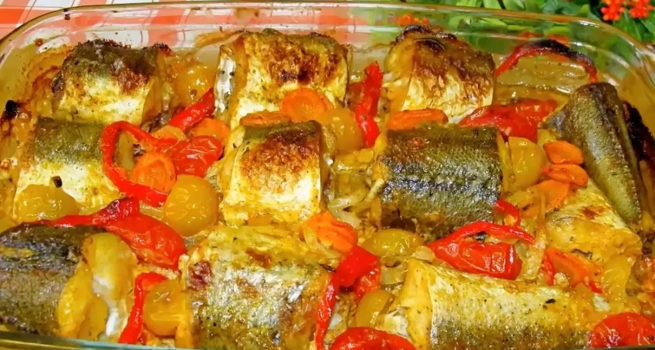 Беру дешевую рыбку килограммами: делюсь бабушкиным способом приготовления настоящего домашнего ужина