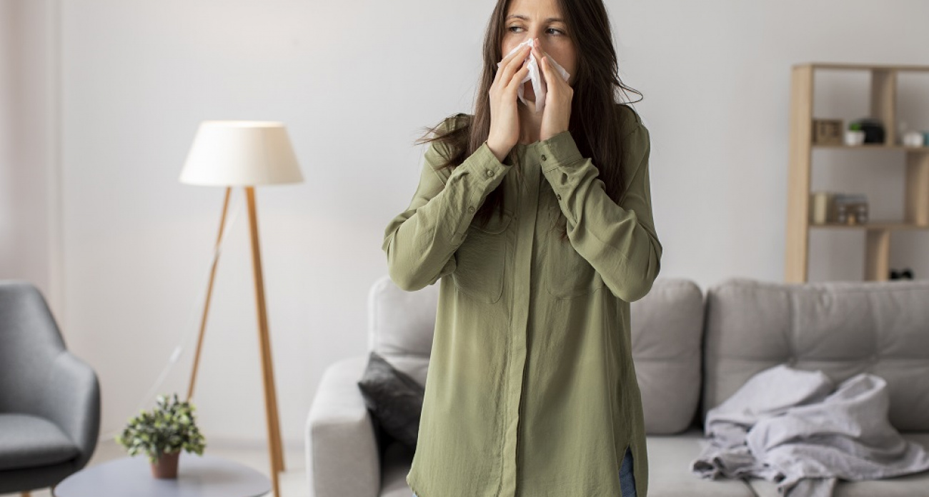 Запах затхлости испарится за секунды: достаточно 2 капель в ведро воды, чтобы комнаты наполнились неоловимой свежестью и уютом