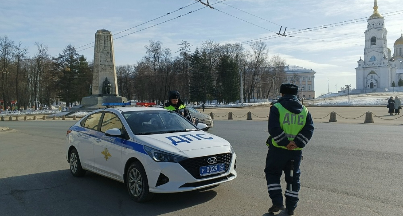 Инспектор ДПС требует доступ к вашему телефону: как правильно отреагировать водителю - главные правила, которые спасут вас