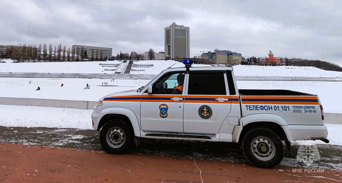 МЧС Чувашии рассказало, как безопасно ходить по льду и что делать при провале