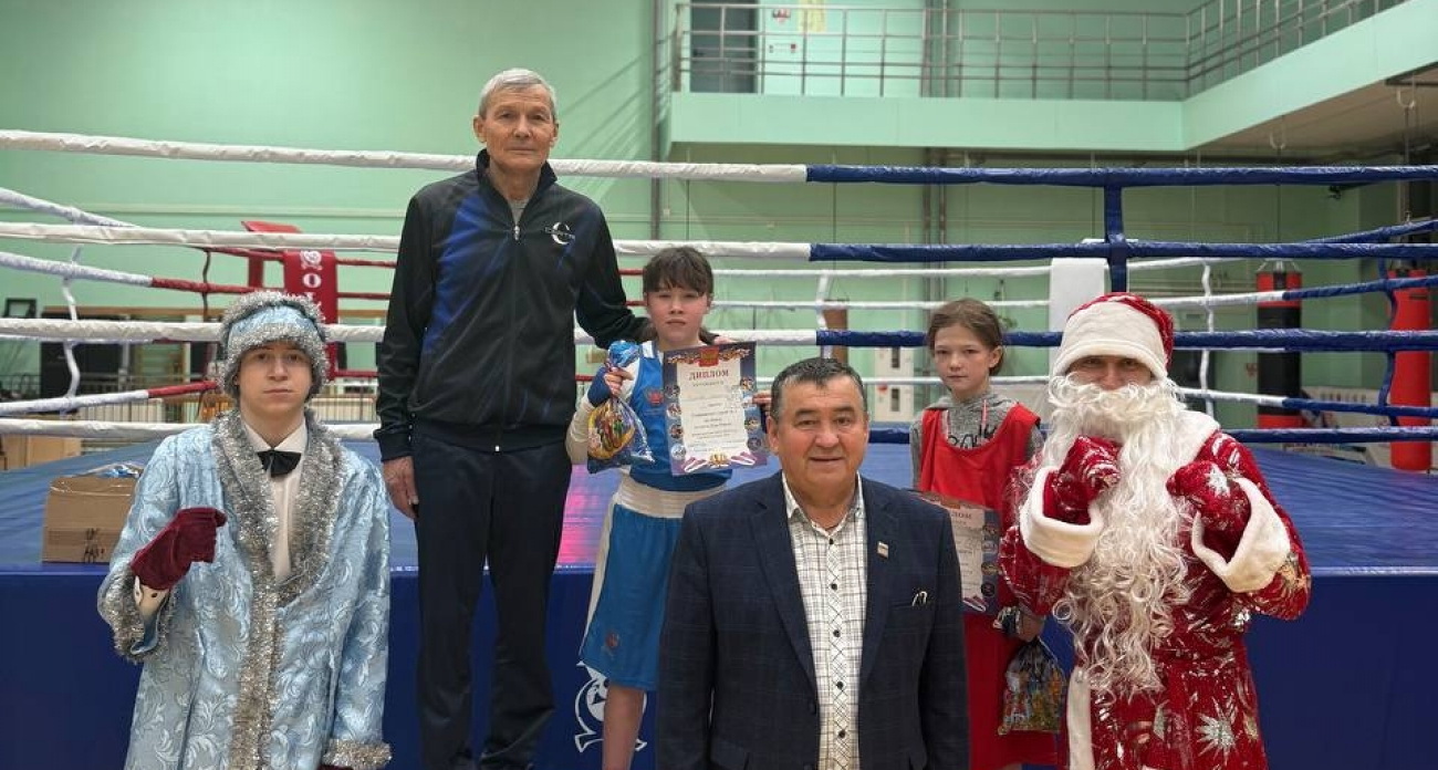 В Новочебоксарске прошли предновогодние соревнования по боксу