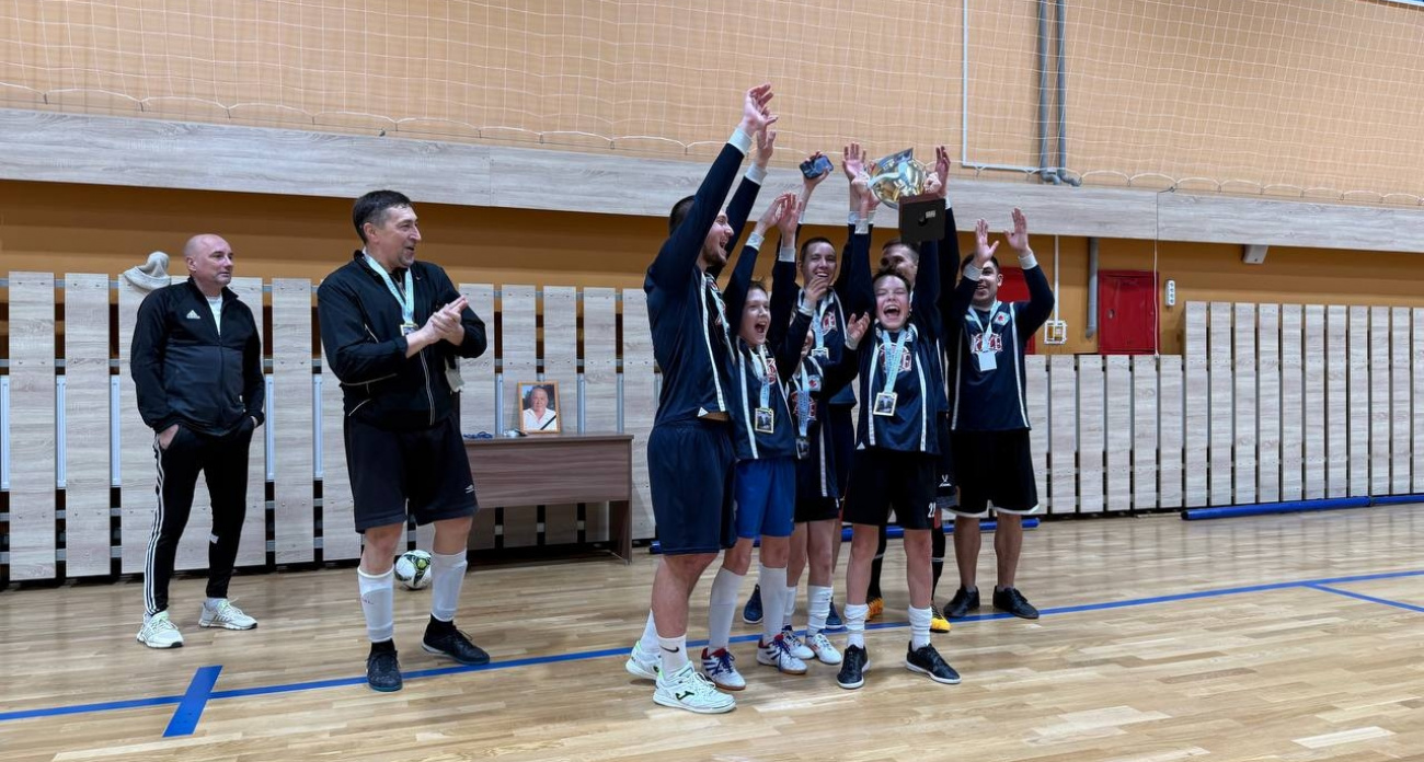 В Новочебоксарске прошла памятная футбольная встреча