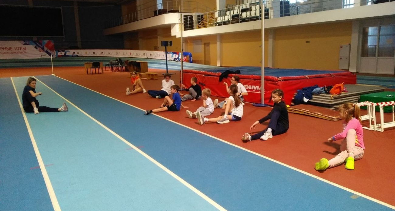 Юные легкоатлеты Новочебоксарска осваивали технику прыжка в высоту