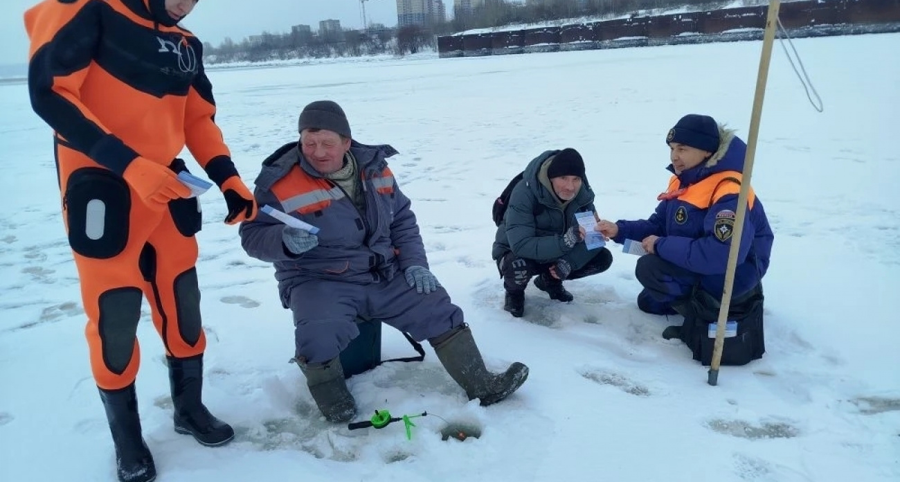 Толщина льда Волги около Новочебоксарска местами уменьшилась до предельных семи сантиметров 