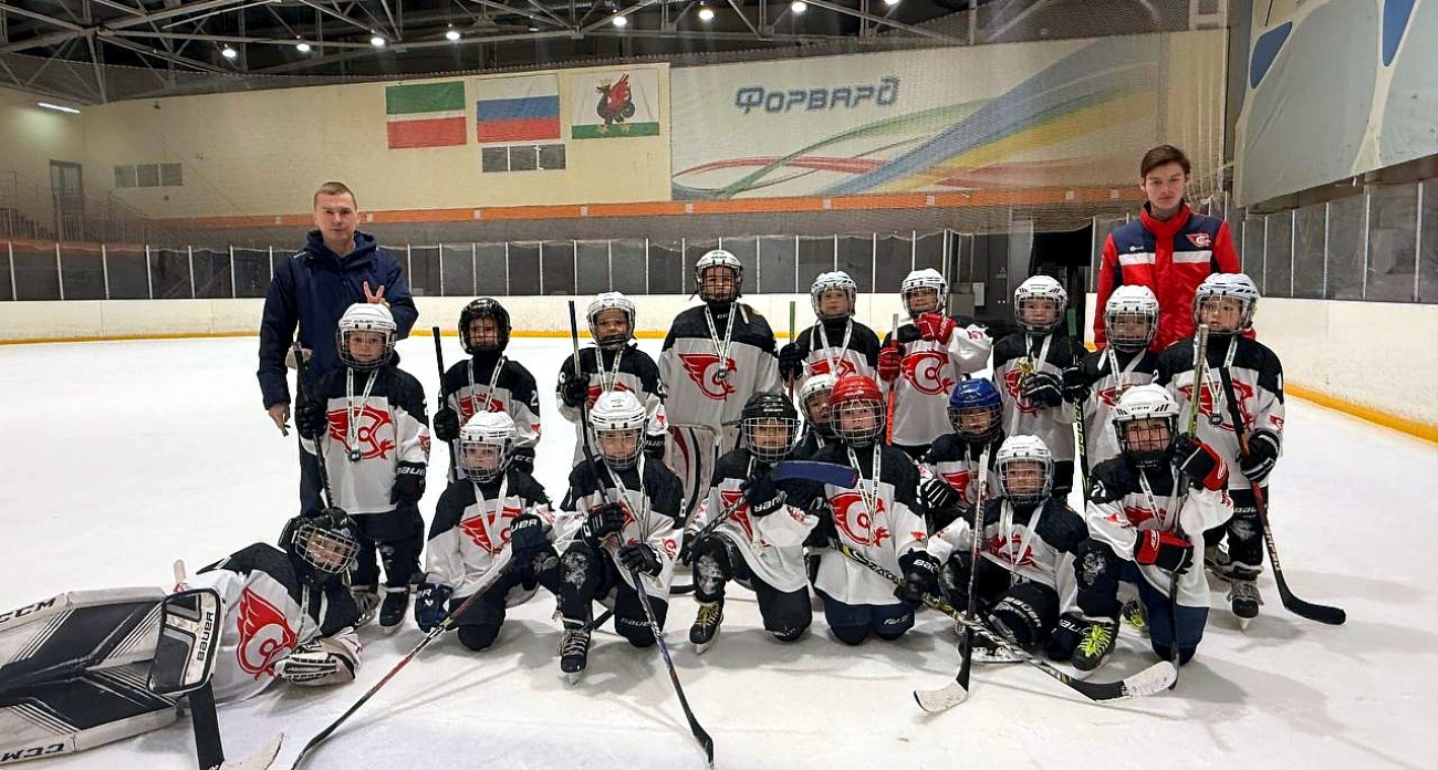 Юные хоккеисты из Новочебоксарска провели серию игр в Казани