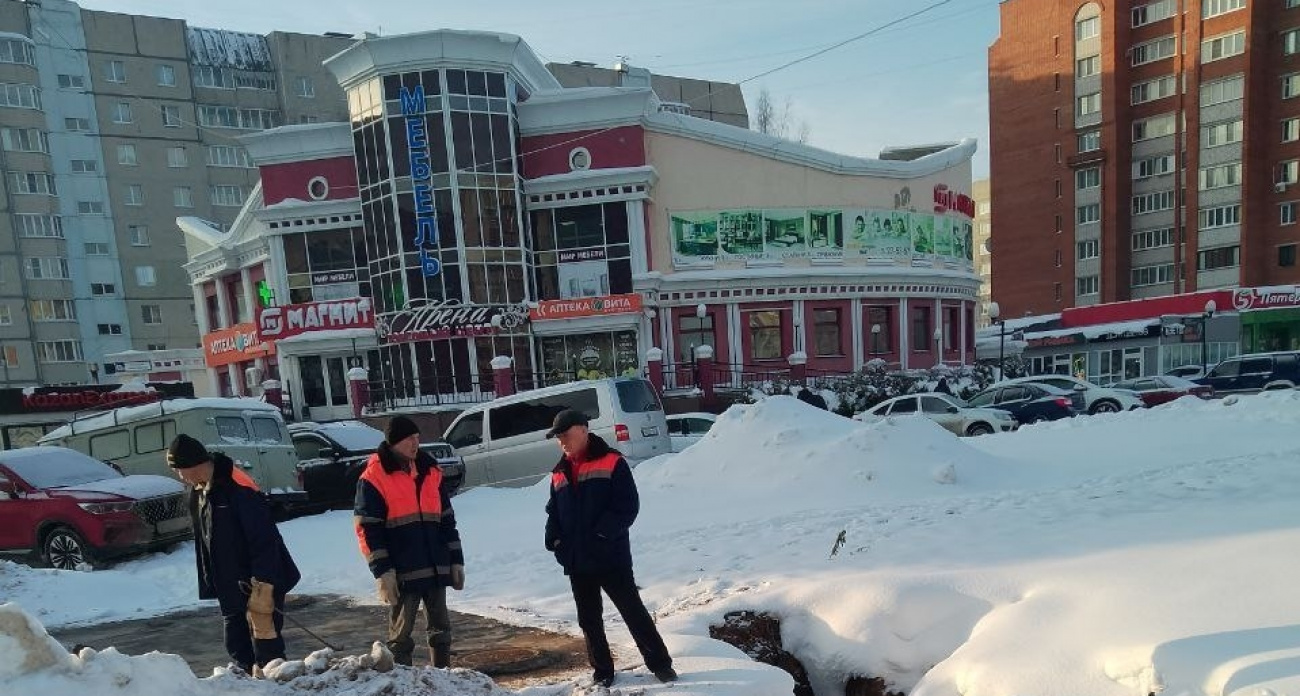 В Новочебоксарске залатали прорванную трубу на Советской улице