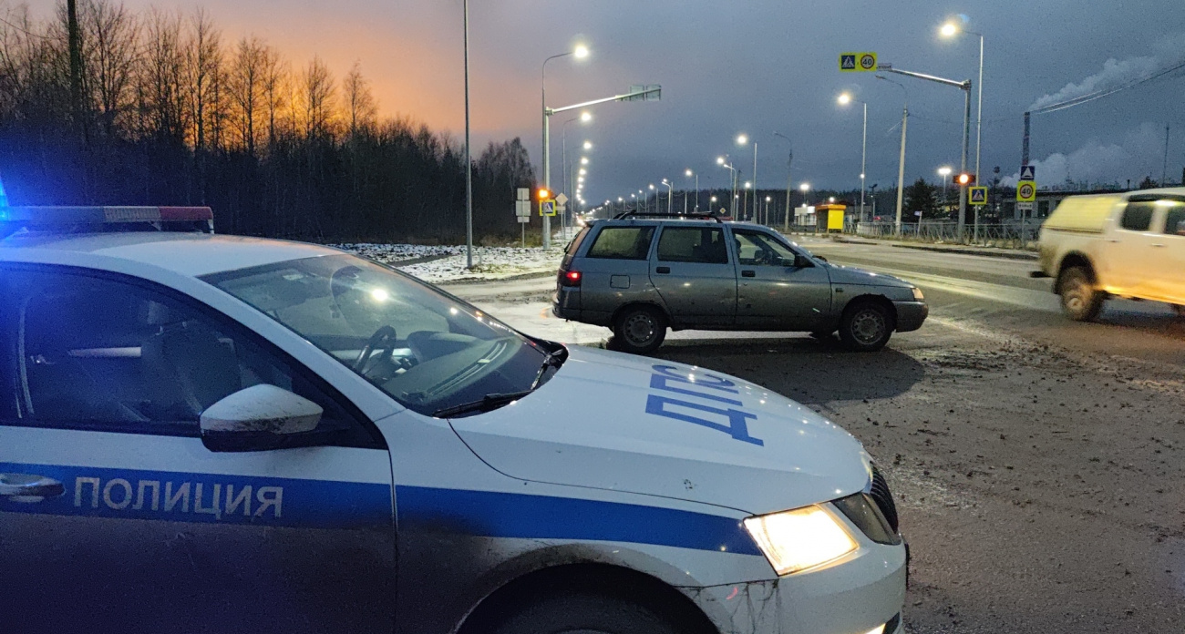 Официальное разъяснение ГАИ, которое спасет вас от штрафа: нужно ли дожидаться, когда пешеход полностью перейдет дорогу