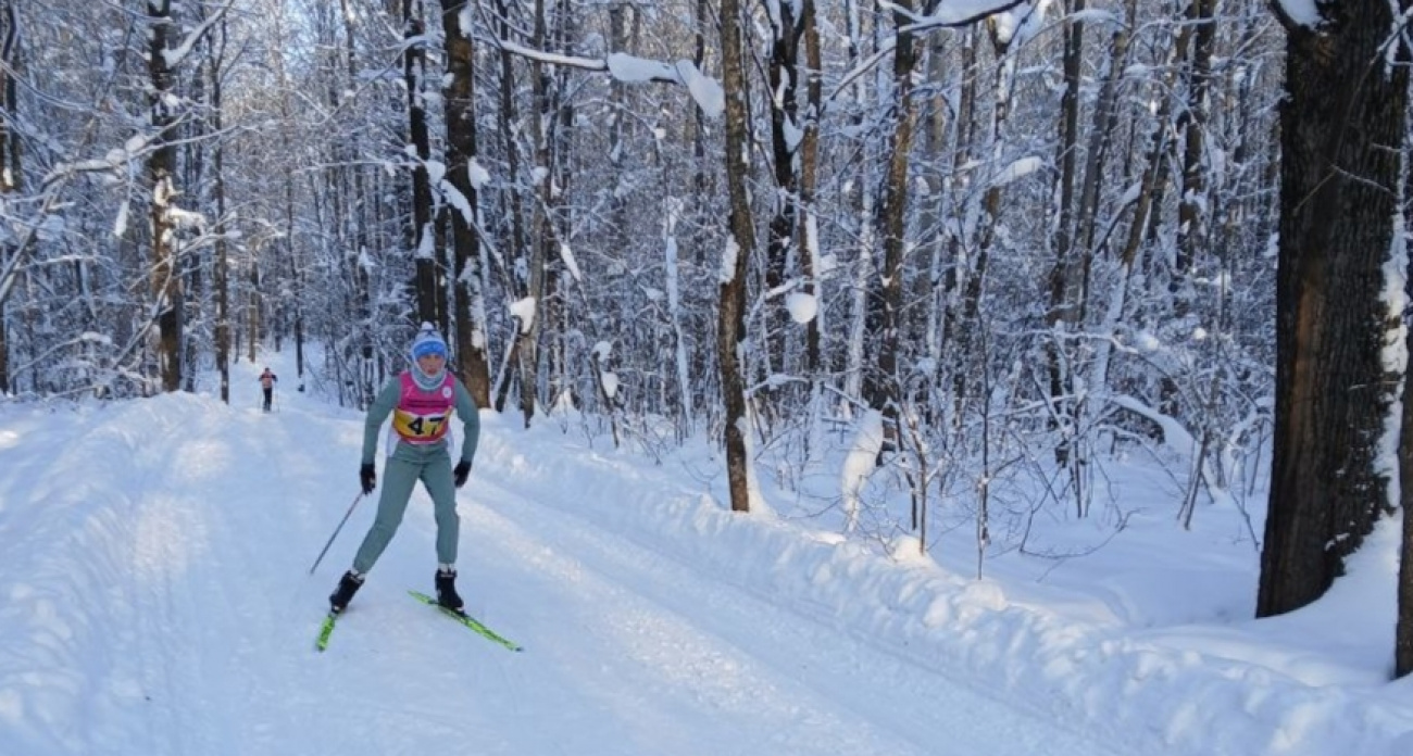 В Ельниковской роще прошли соревнования по лыжным гонкам