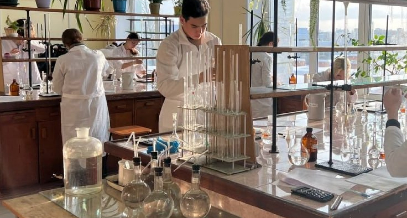 Новочебоксарские школьники вышли в лидеры региональных олимпиад: от робототехники до китайского языка