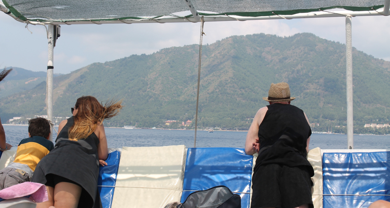 Россияне сметают путёвки: куда и зачем все едут в конце зимы