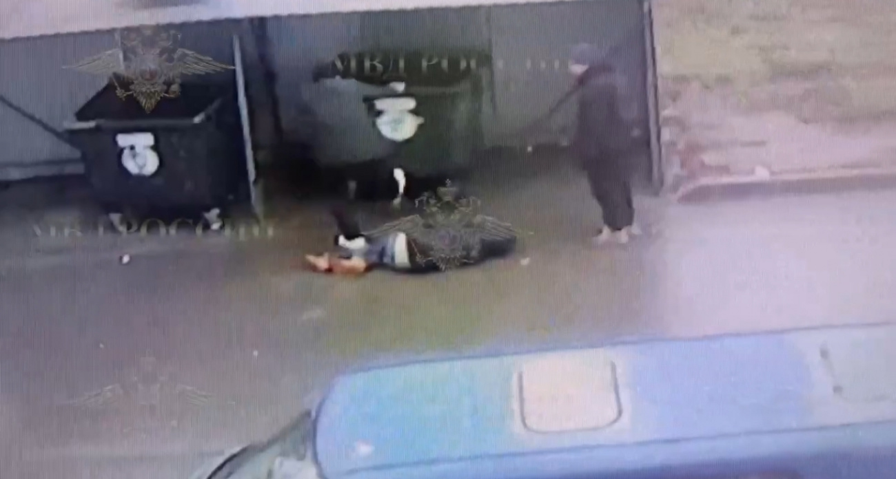 В Новочебоксарске состоится суд над мужчиной, который избил знакомого мусорным контейнером