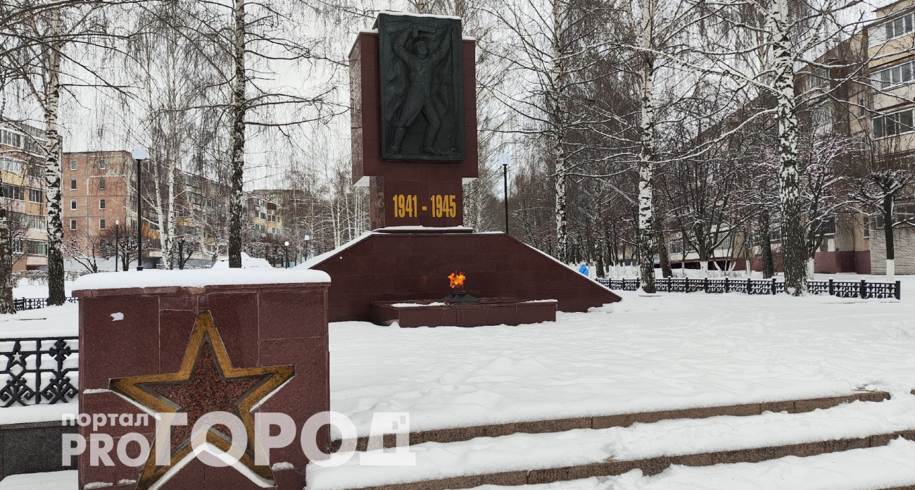 Как выбрать подарок мужчине на День защитника Отечества и не промахнуться + 10 открыток для соцсетей 