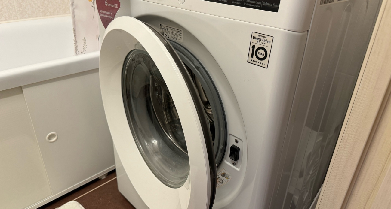 Бросаю одну таблетку в стиралку и забываю о плесени: этот лайфхак убивает рассадник бактерий