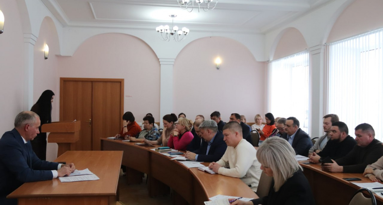 Власти Новочебоксарска грозятся расторгнуть контракт с организацией, которая отвечает за чистоту тротуаров