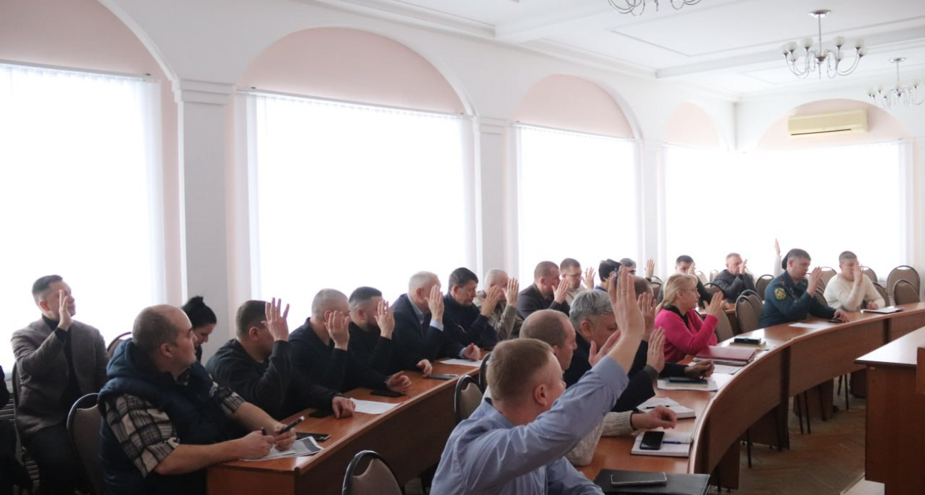 В Новочебоксарске спустя четыре дня работы расторгли контракт с организацией, отвечавшей за чистоту тротуаров