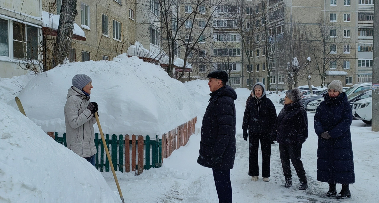 В Новочебоксарске прошел пятничный обход с участием представителей администрации и горожан