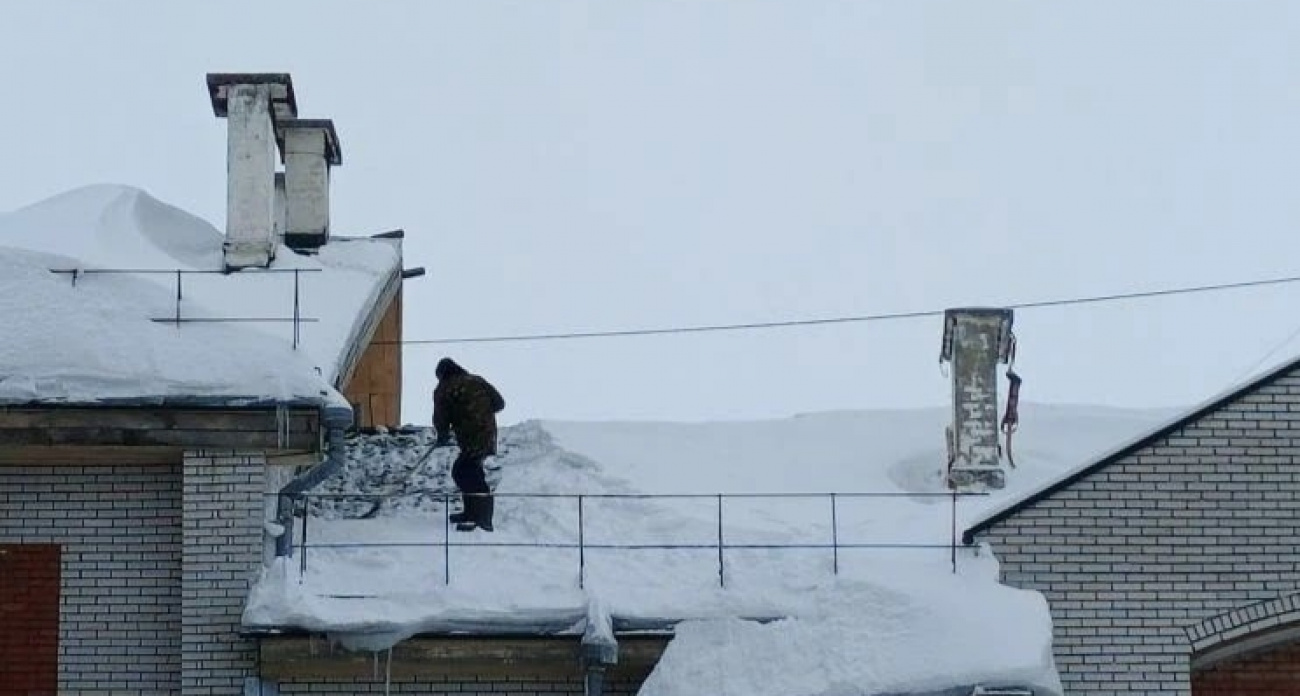 Власти Новочебоксарска поручили укреплять крыши городских домов