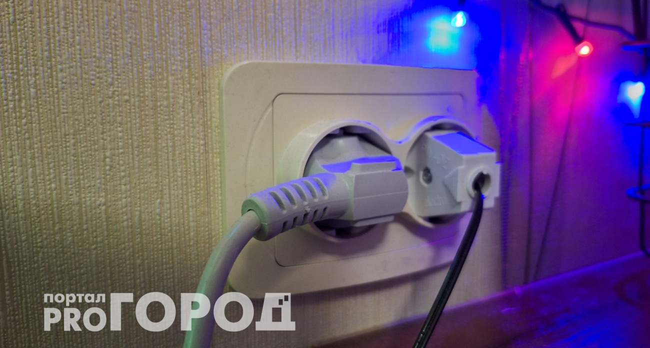 Почему в СССР розетки устанавливали на уровне пояса, а теперь у плинтуса